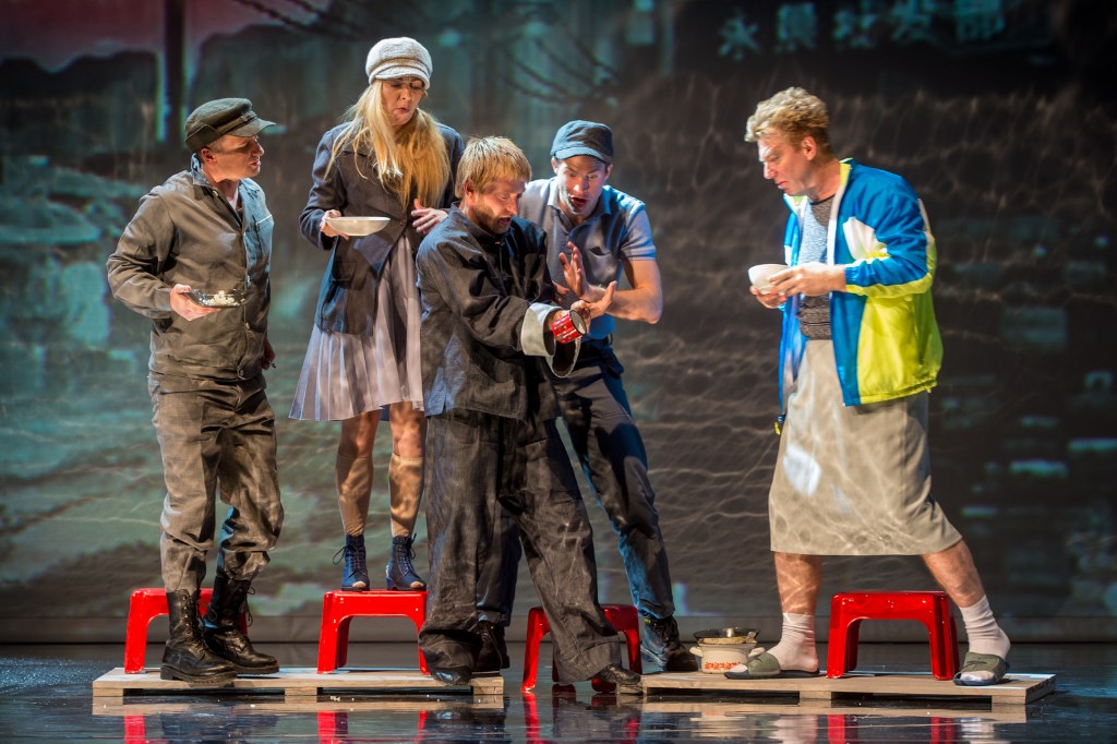 A Jóembert keresünk című musical próbája a Vörösmarty Színházban