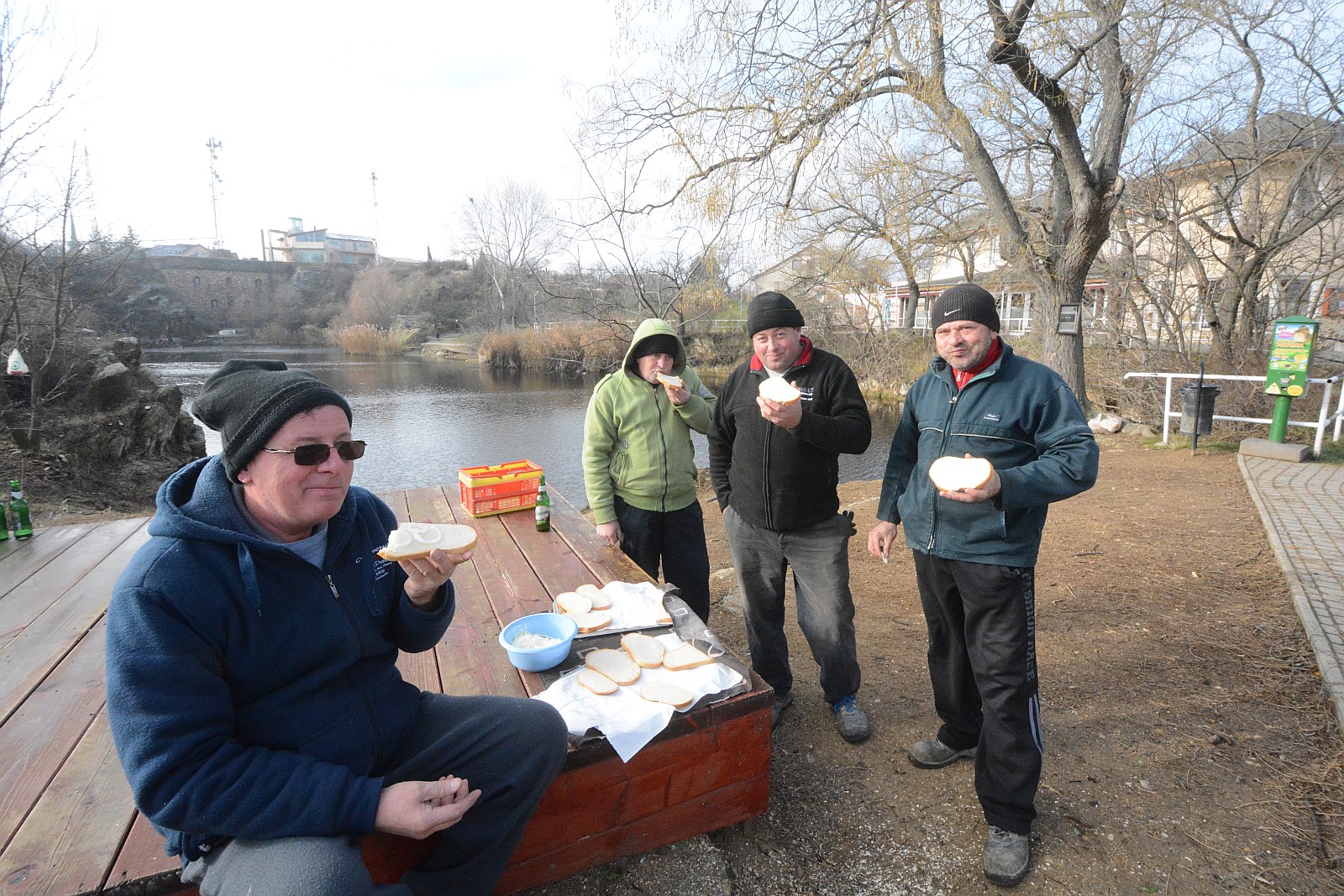 A környék megszépítésén dolgoztak a Bánya-tó 