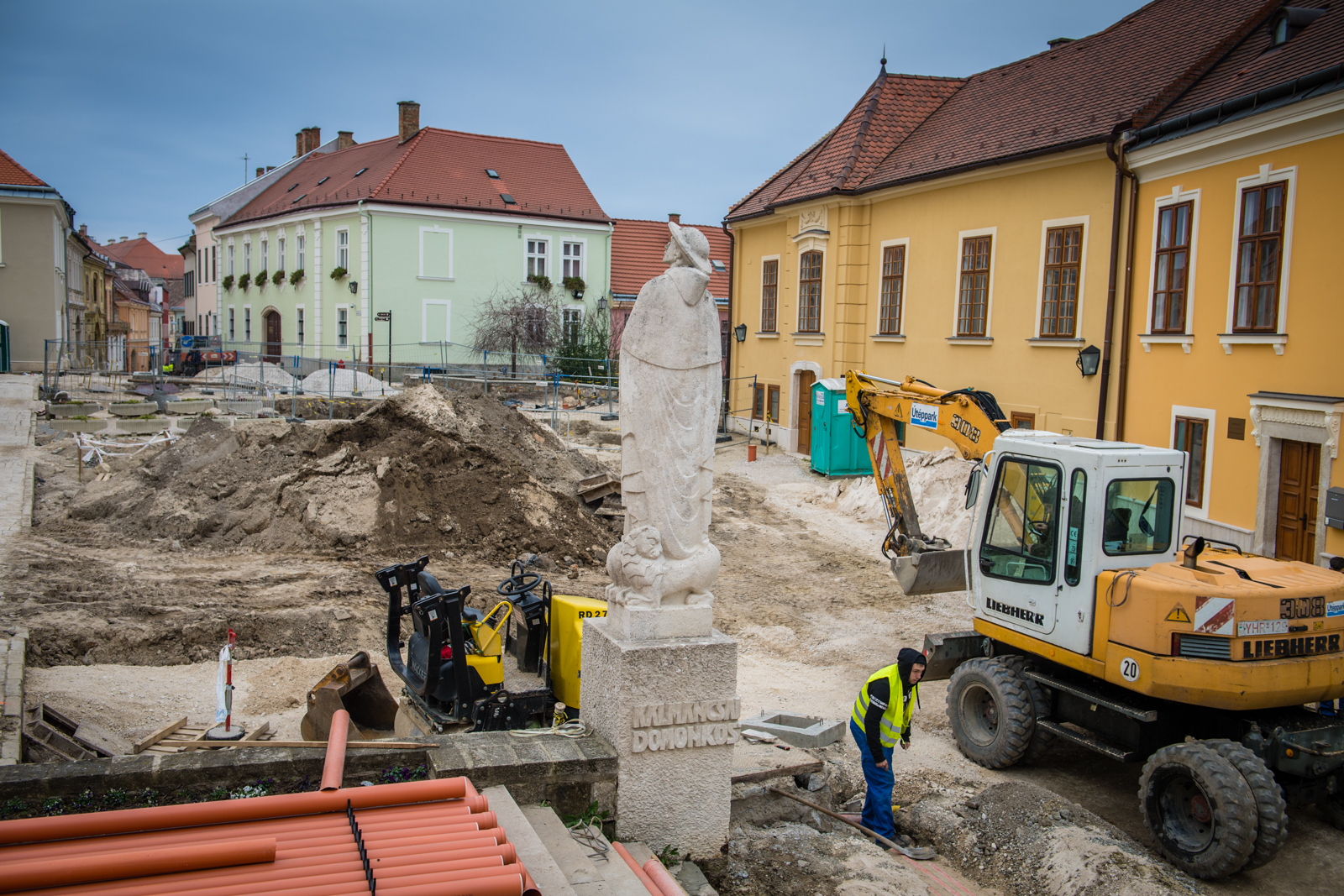 Nézze meg a régészeti feltárást a Bazilika előtti téren