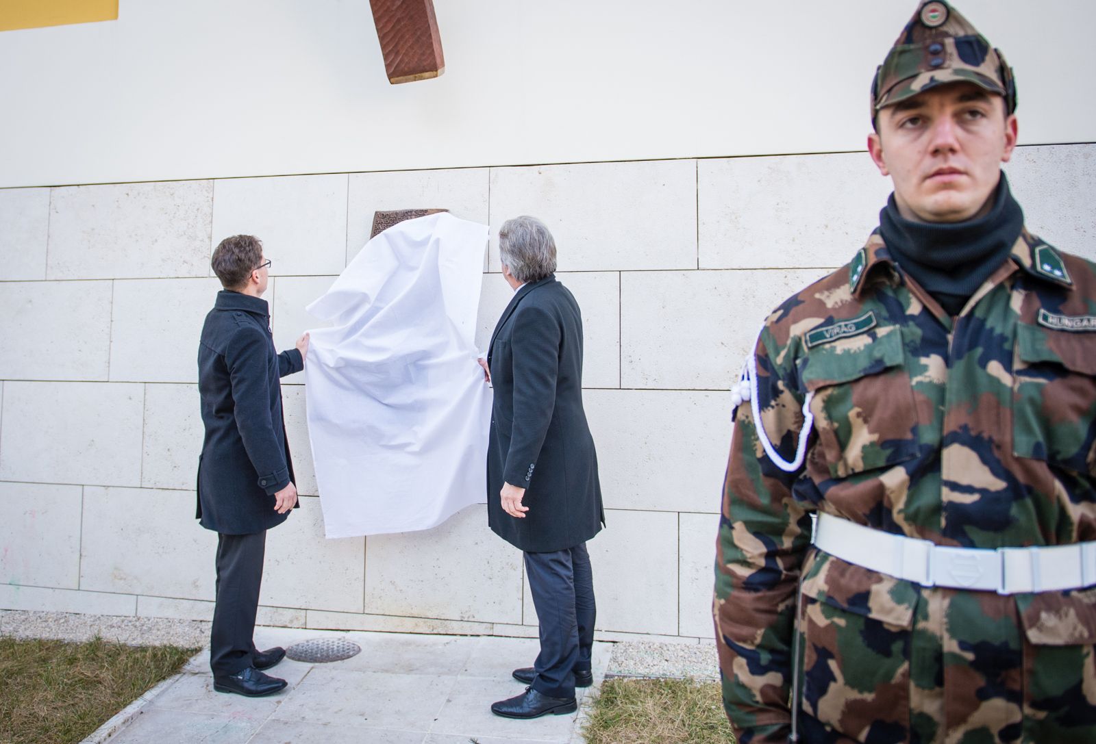 Újraavatták a Bazilika ’56-os emléktábláját