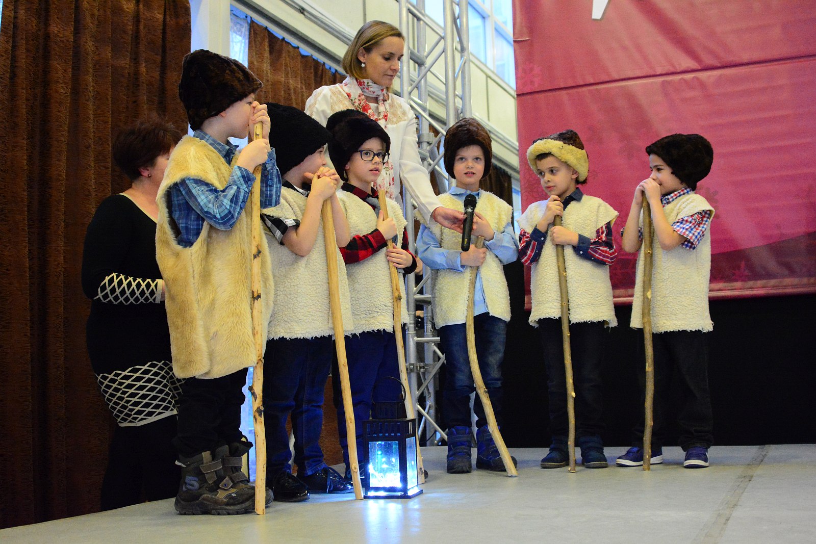 Vízivárosi advent a Hétpettyes és a Nefelejcs ovisok műsorával