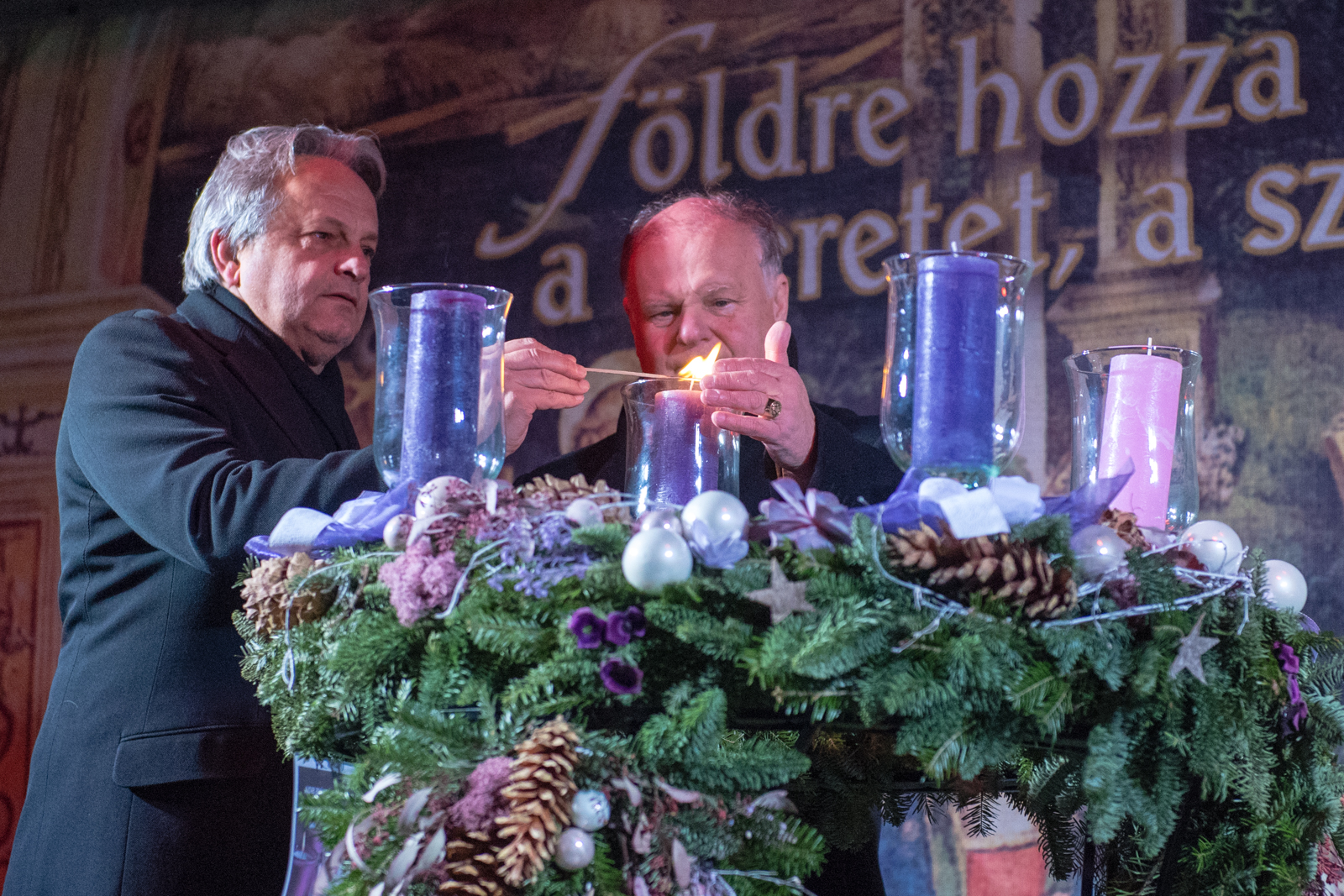 A második gyertya is ég a város adventi koszorúján