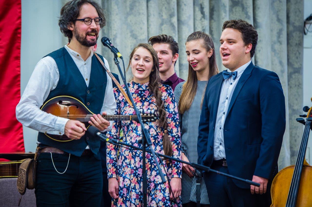 Adventi Vershúron gálaműsor a Városházán