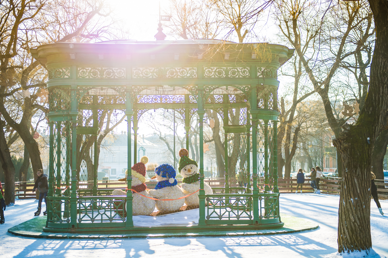 Ajándékozás a Kori Ligetben