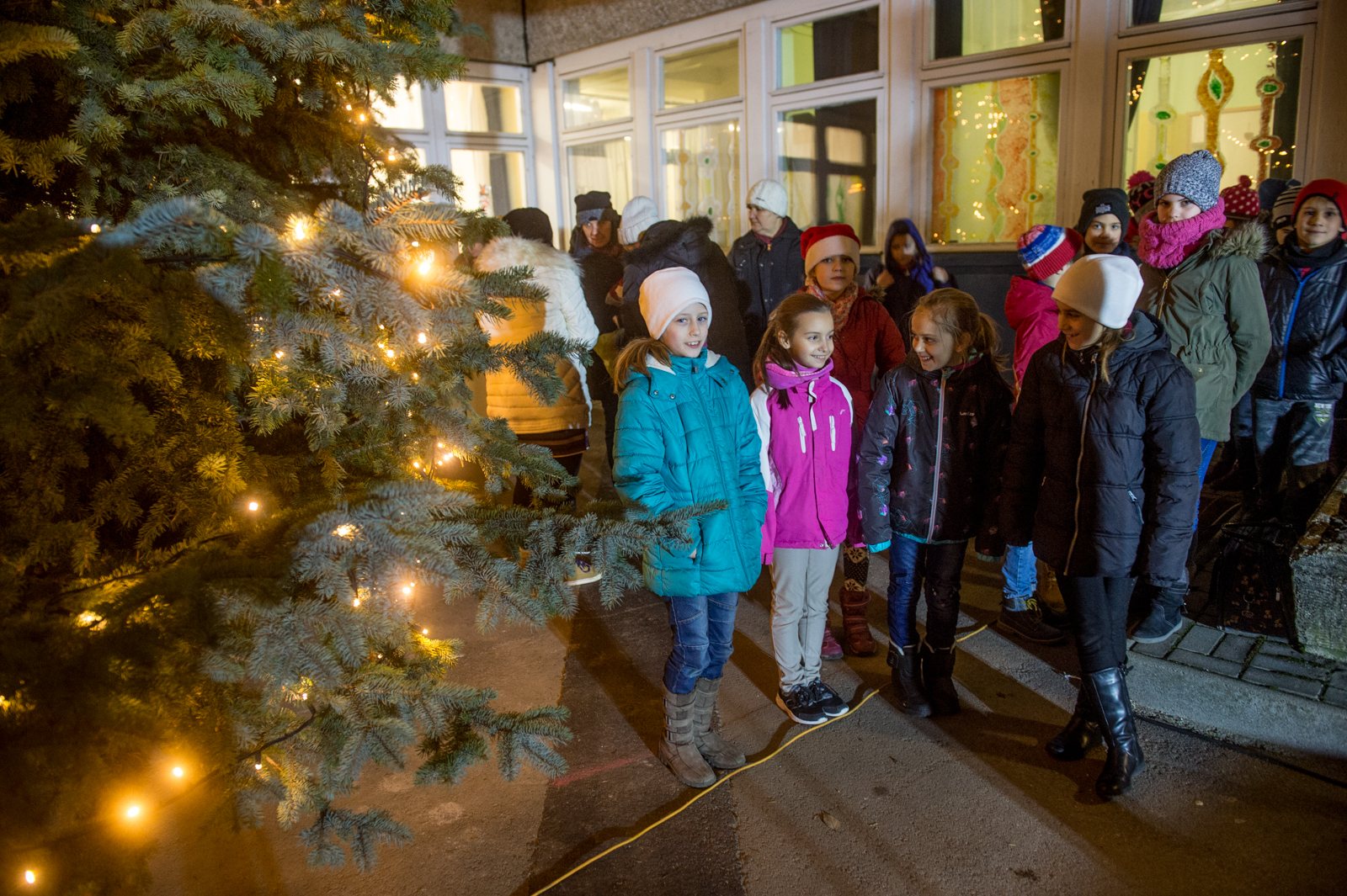 Tóváros közös ünnepe a városrész karácsonyfájánál