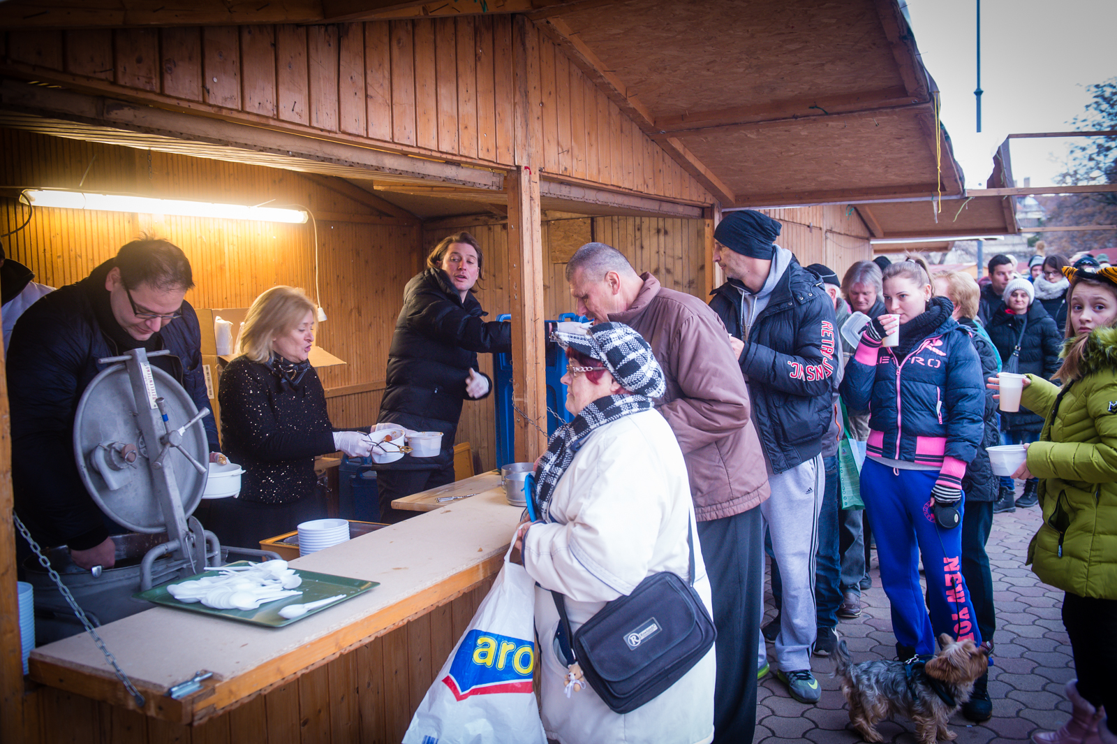 Újévi szerencsehozó lencse a Palotai kapu téren