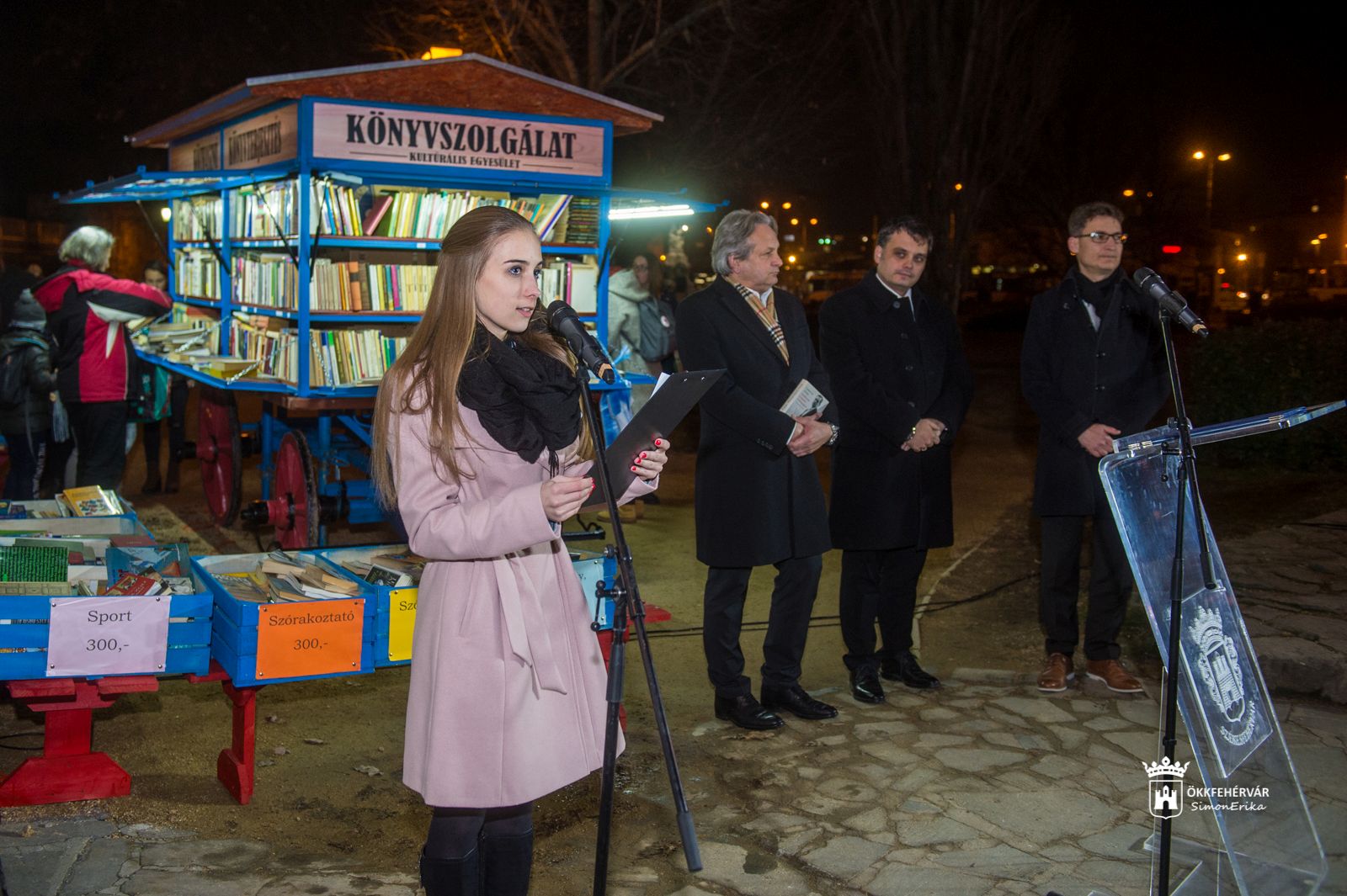 Fehérváron is megnyílt a könyves szekér