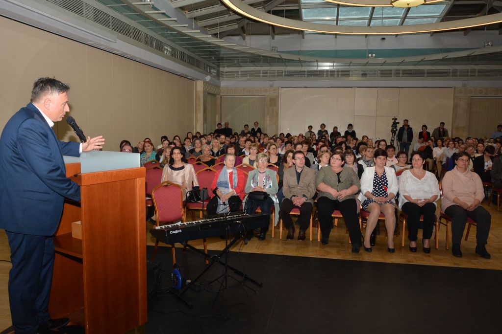Díjakat és kitüntetéseket adtak át a Magyar Ápolók Napján
