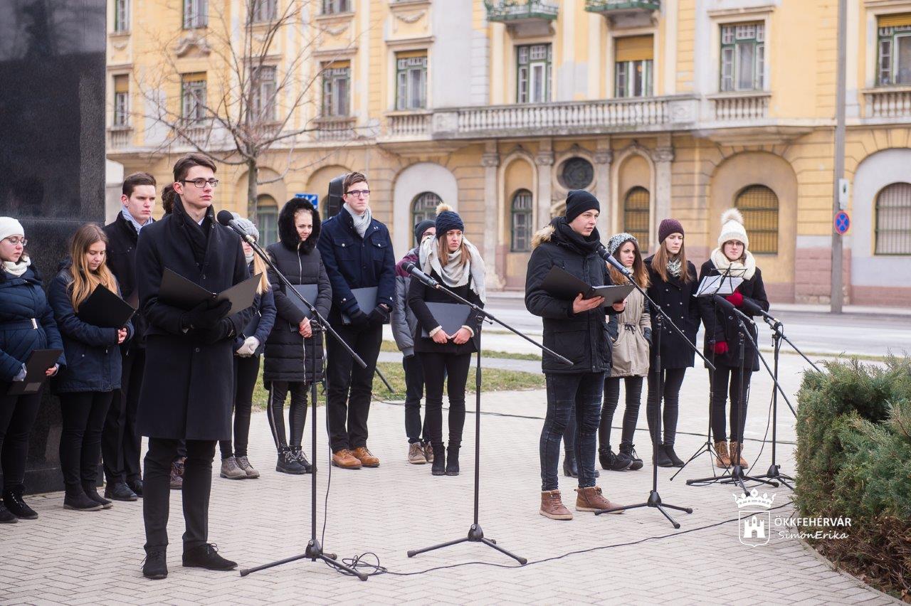 Az Ötvenhatosok terén emlékeztek a kommunizmus áldozataira
