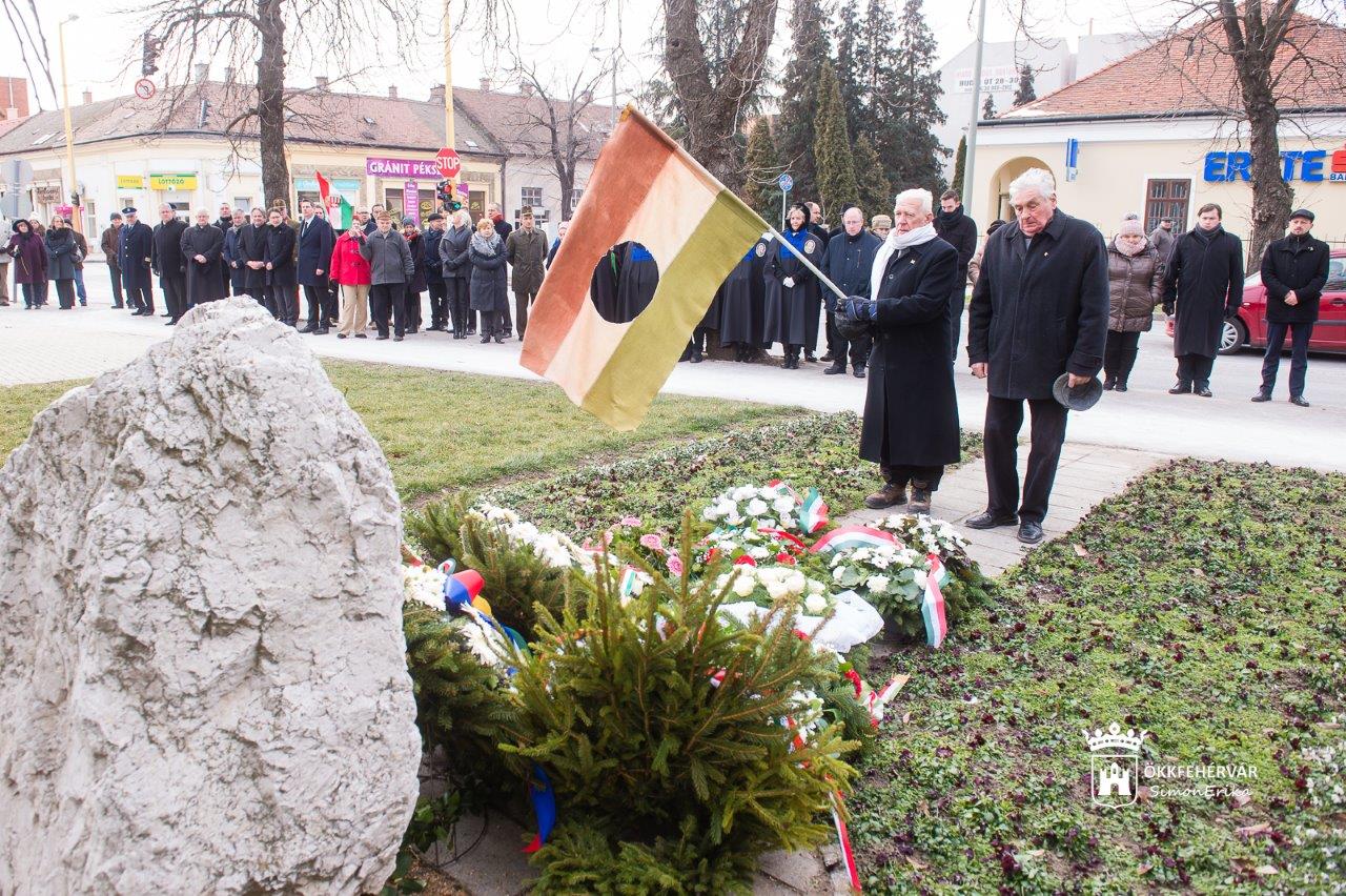 Az Ötvenhatosok terén emlékeztek a kommunizmus áldozataira