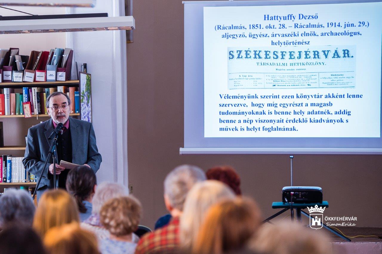 Országos helyismereti konferencia a Vörösmarty Mihály Könyvtárban