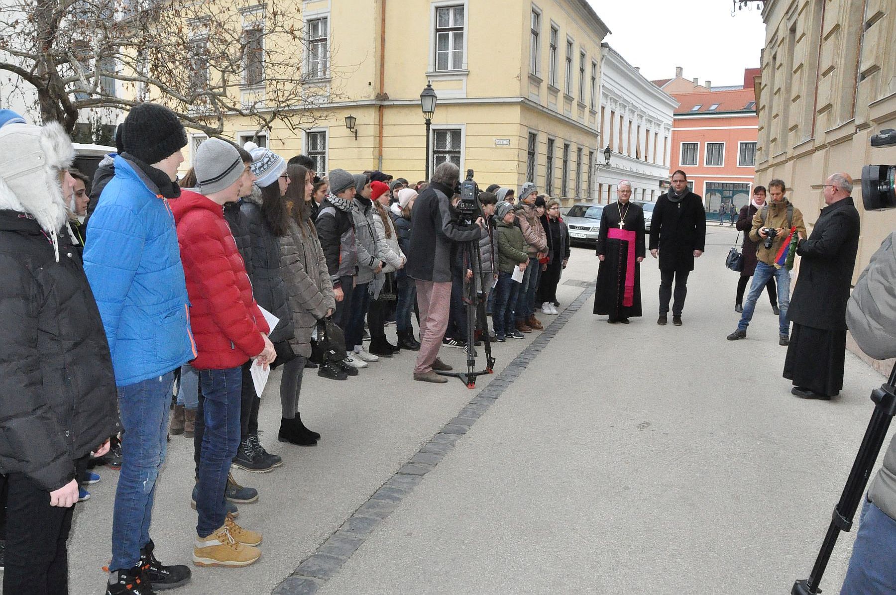Néma koszorúzás a Kaszap István-emléktáblánál
