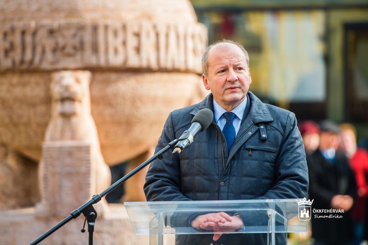 Így adták át Fehérváron a Honvédségnek az új Ikarus buszokat