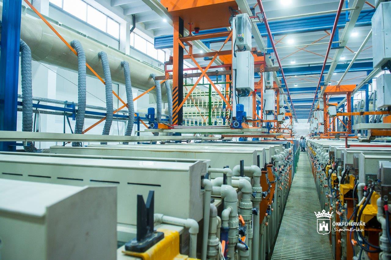 Átadták a fehérvári GalvanPlastik új galvanizáló gyártósorát