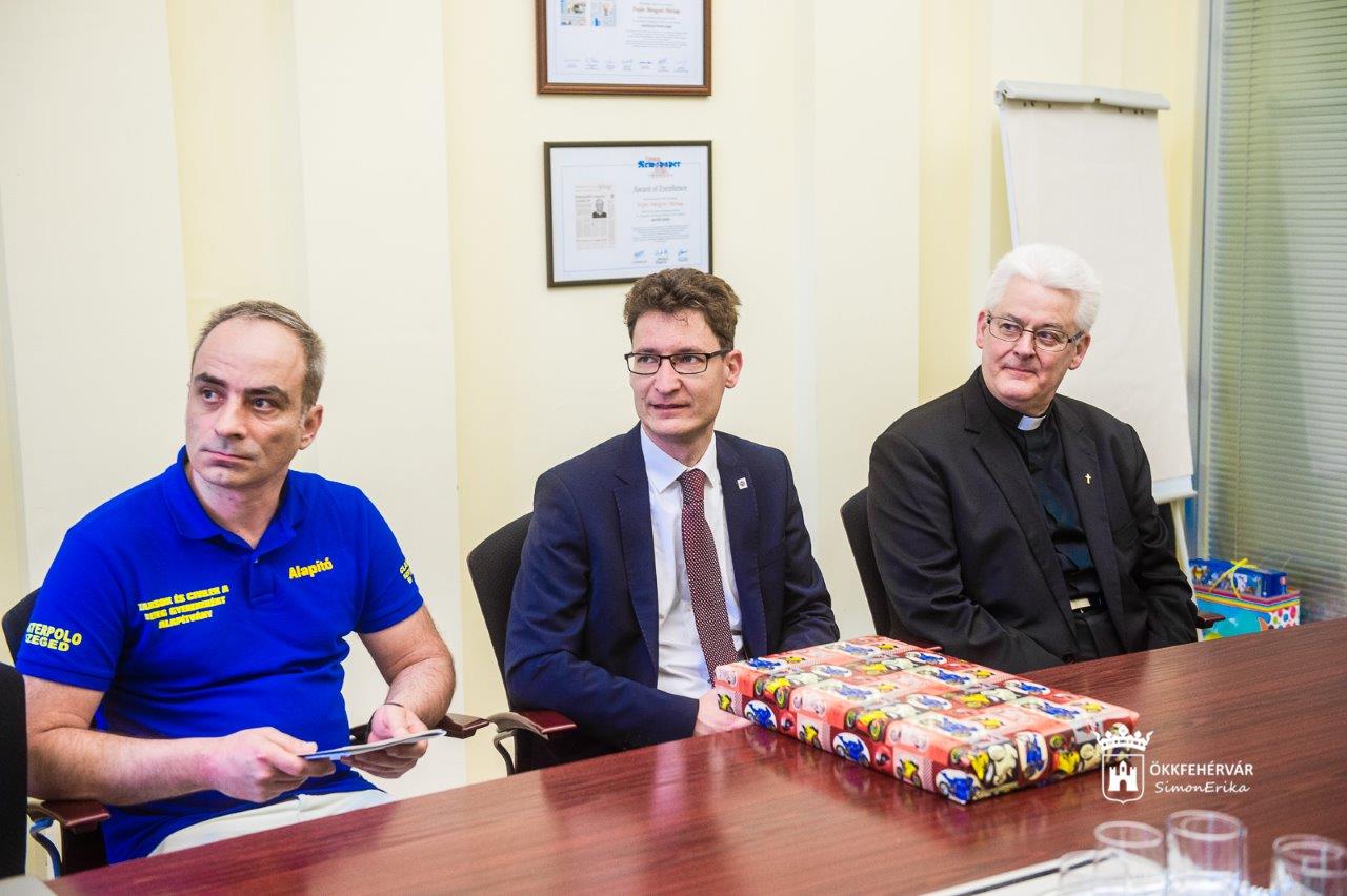 Összefogás Ricsiért - kerekesszéket és LEGO-t kapott a fehérvári kisfiú