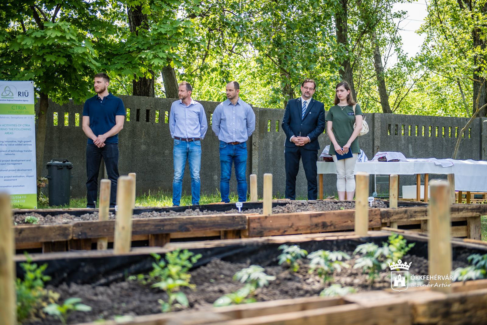 Közösségi oktatókert avatása a Seregélyesi úton