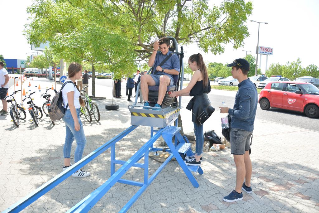 Közlekedésbiztonságra tanítja a diákokat az Autóklub