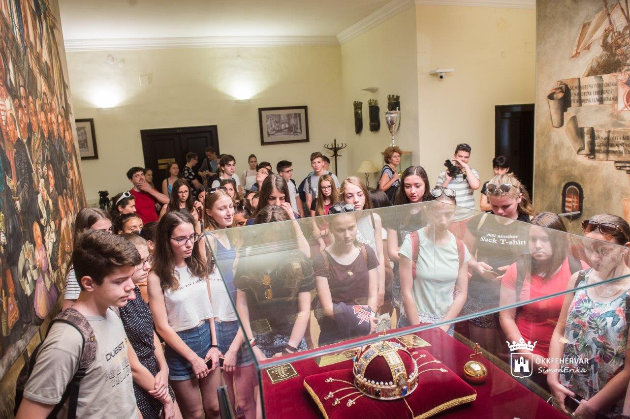 Székelyföldi diákok fogadása a Városházán