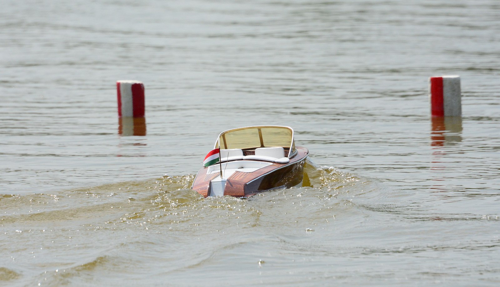Élethű modellek - Vreba László emlékverseny a Palotavárosi tavon