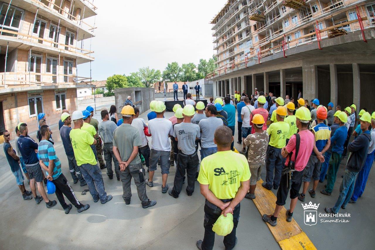Bokrétaünnep a Campus Sétány lakóparkban
