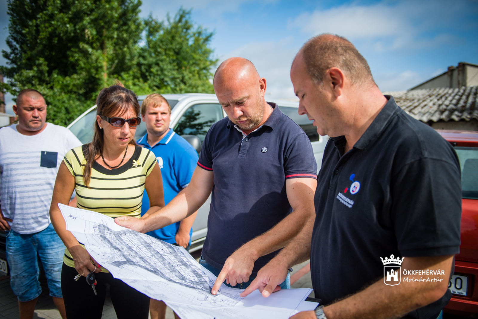 Új parkoló épül - munkaterület-átadás Vízivárosban