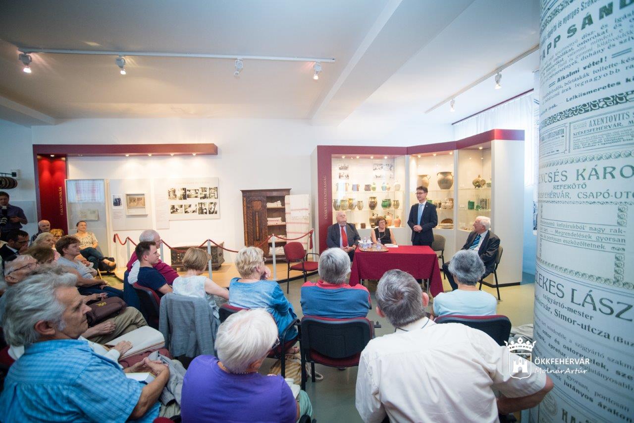 Bemutatták Gelencsér József új könyvét