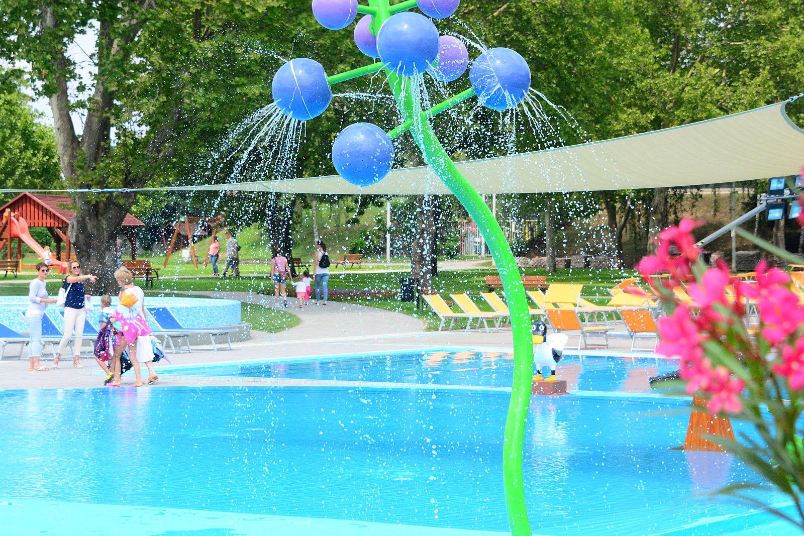 Megnyitott a felújított strand Székesfehérváron
