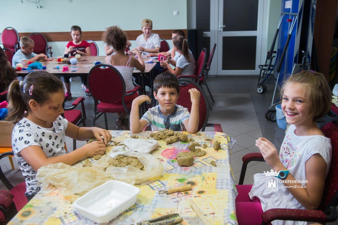 Életképek az Öreghegyi Karitász napközis táborából