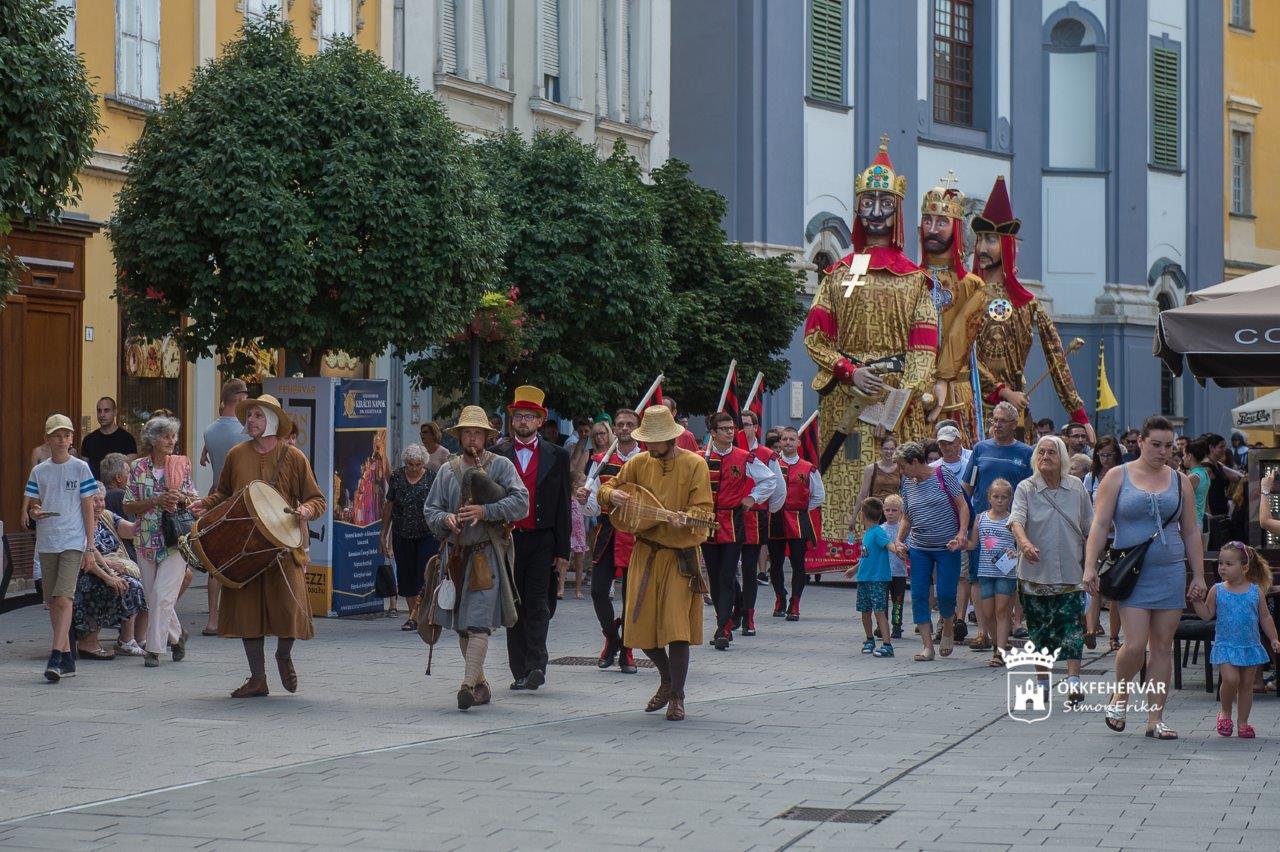 II. István, Könyves Kálmán és II. (Vak) Béla vonult fel a Belvárosban