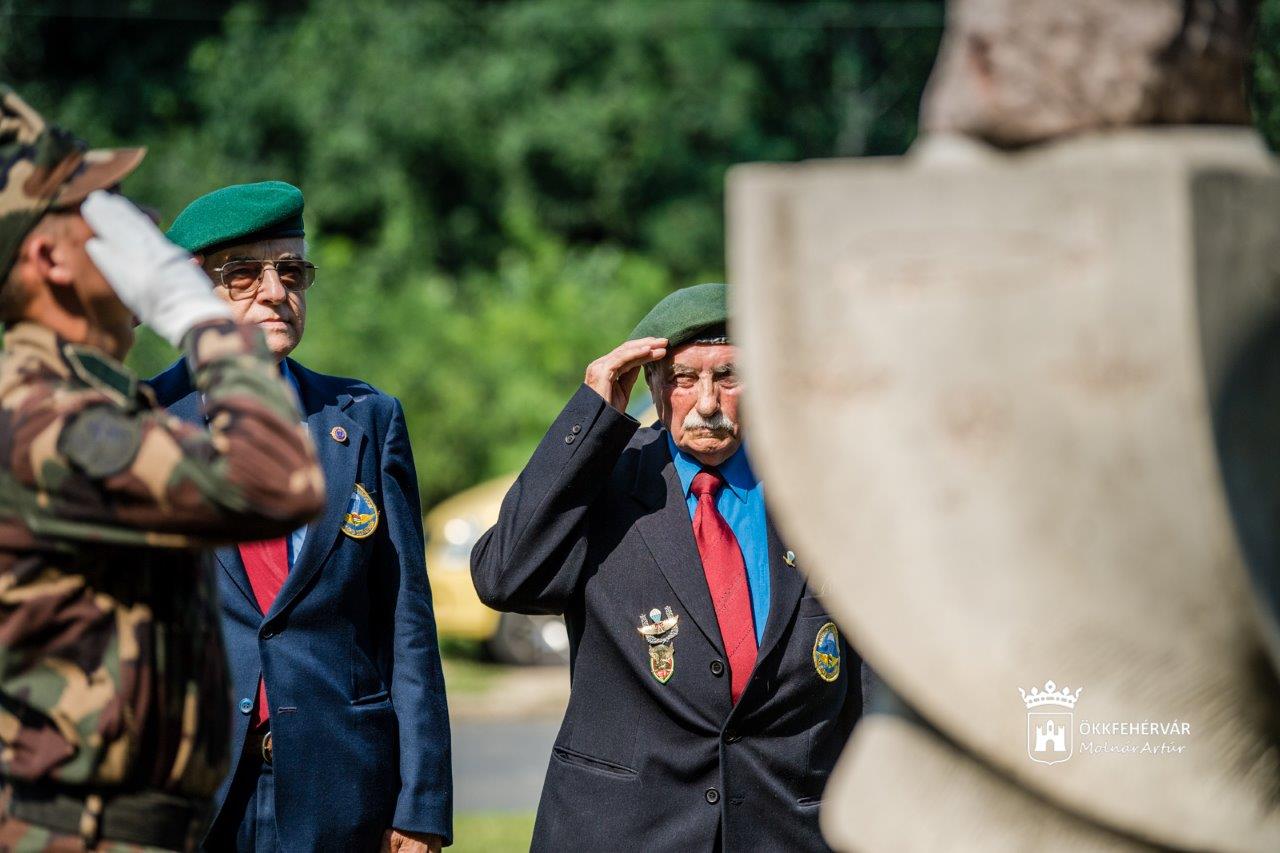 Veterán repülősök emlékeztek bajtársaikra