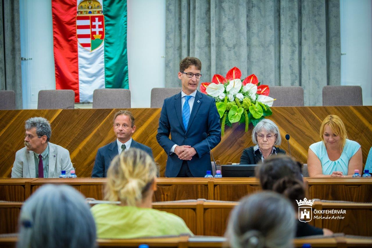 Pénzverés és temetés című tudományos konferencia a Városházán