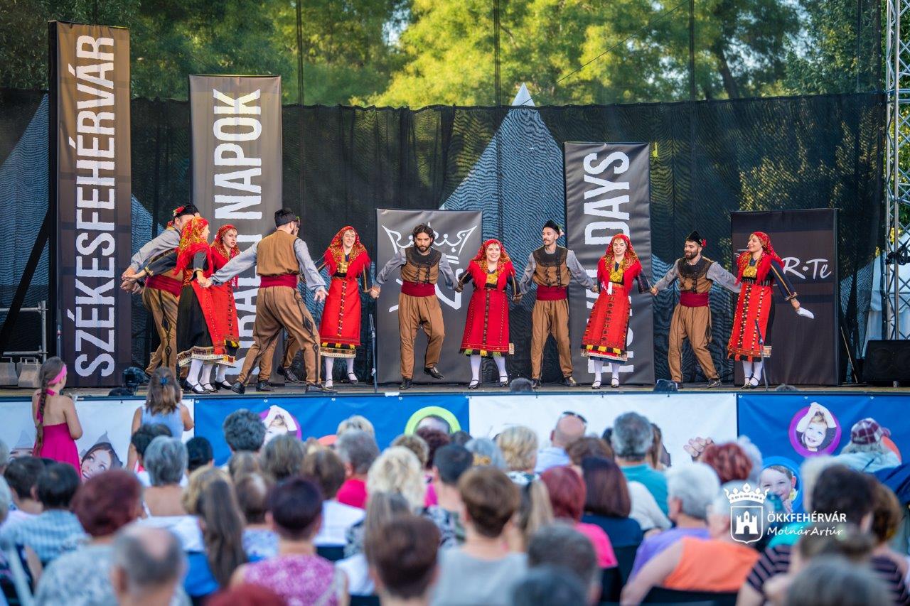 Programkavalkád a Belvárosban a Királyi Napok első vasárnapján