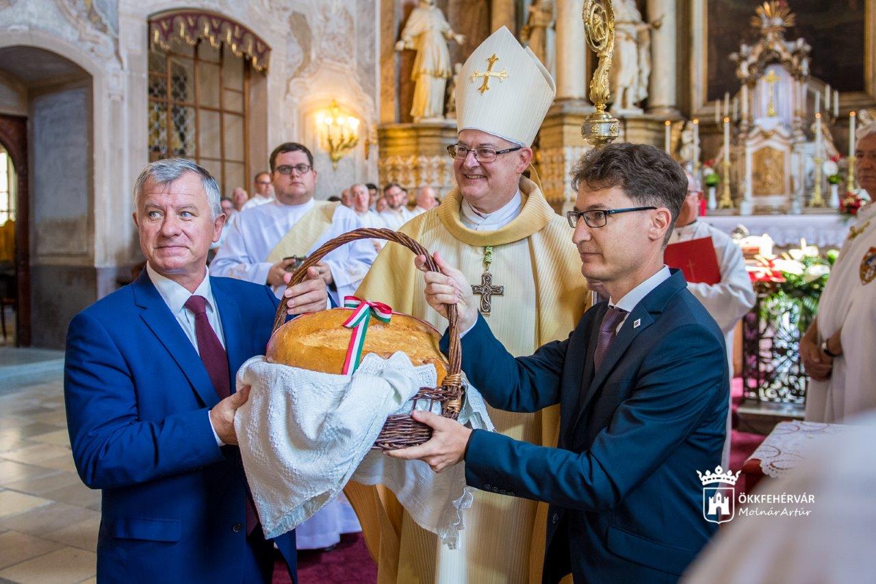 Ünnepi szentmise és kenyéráldás Augusztus 20-án