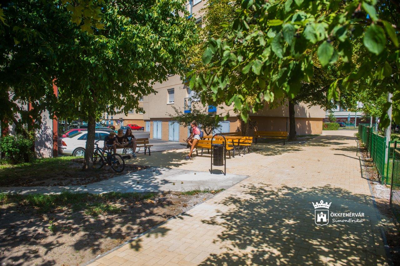 Megújult járda és kerékpárút a Széchenyi úton