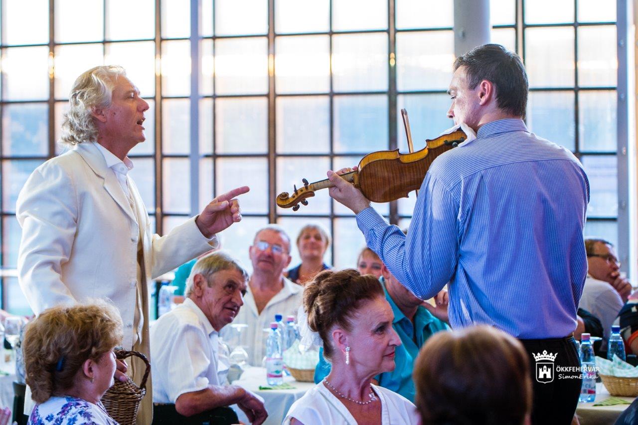 Bor, mámor, szerelem a Feketehegyi Kultúrudvarban