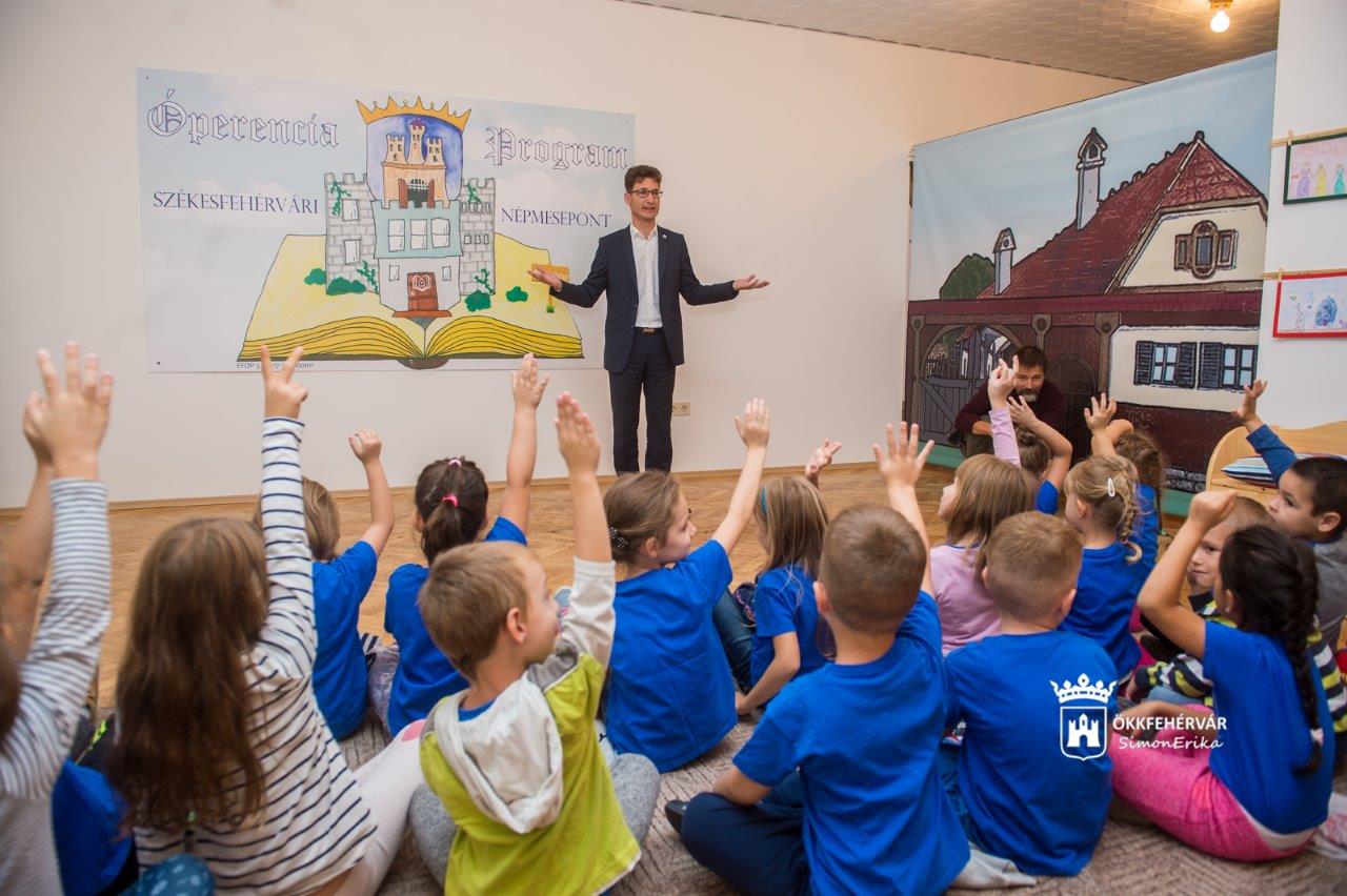 A NépmesePont átadása a Gárdonyi Géza Művelődési Házban