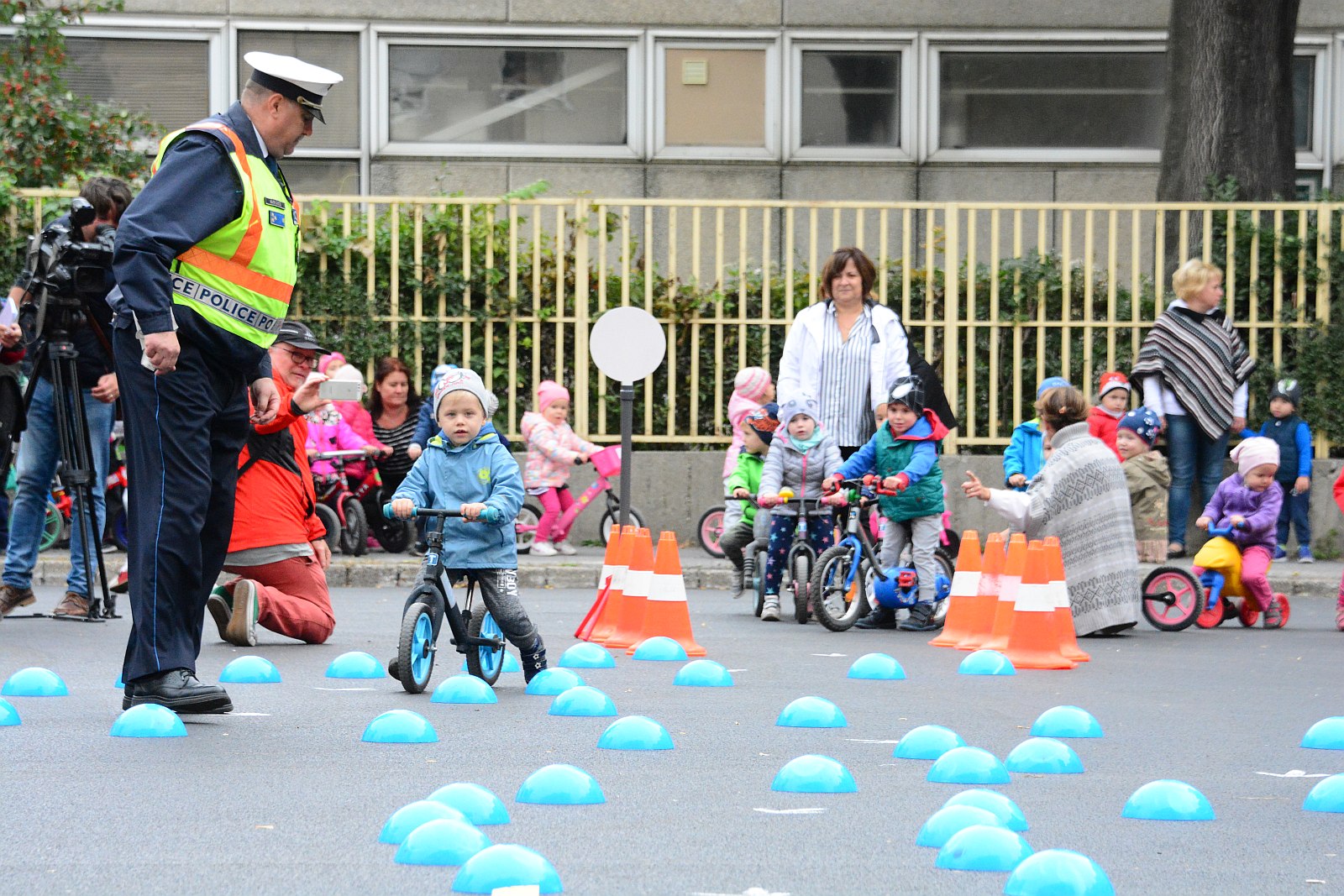 Vízivárosi Rally - gyerekek vették birtokba az új parkolót