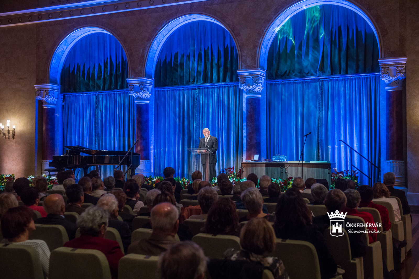 Így adták át Fehérvárnak az Idősbarát Önkormányzat elismerést