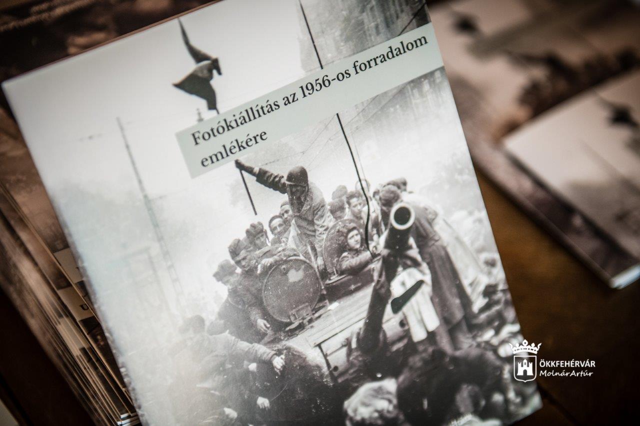 Fotókiállítás az 1956-os forradalom emlékére a megyei levéltárban