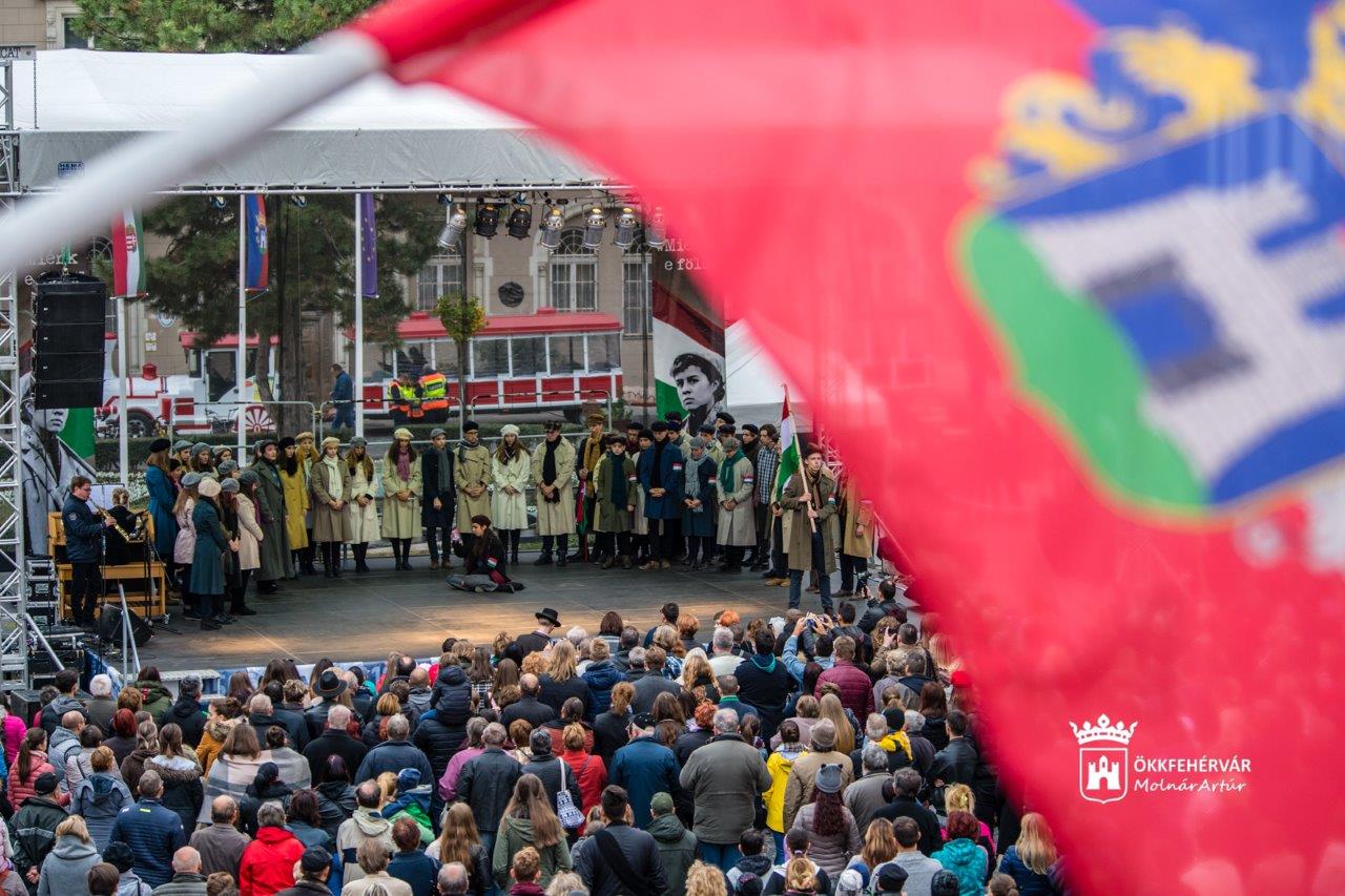 Miénk e föld - utcaszínházi előadással emlékeztek a diákok