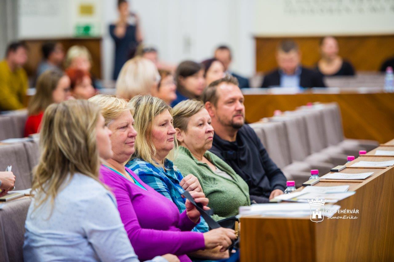 Szakmai nap az Esélykörrel a Városháza dísztermében