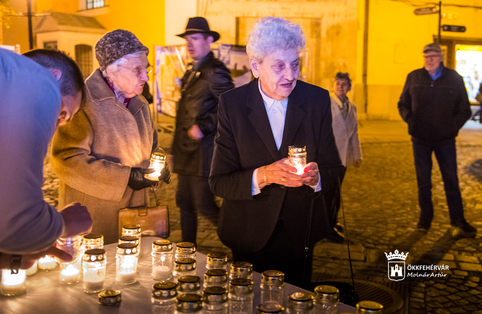 Mécsesek az Országamánál az ’56-os hősök emlékére