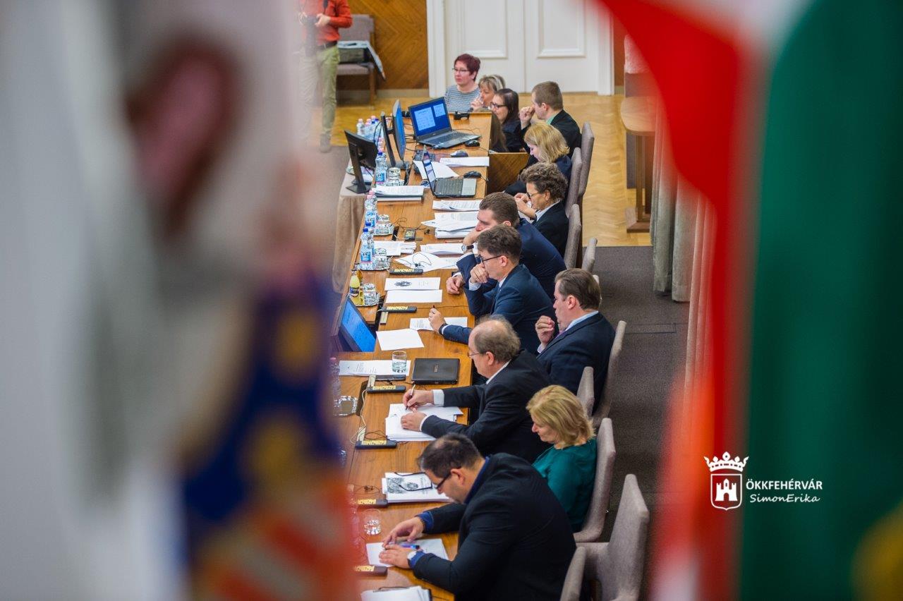 Közgyűlés és közmeghallgatás a Városházán