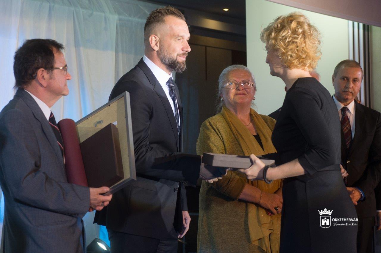 Tizenharmadszor találtak gazdára a Fejér Megyei Príma-díjak