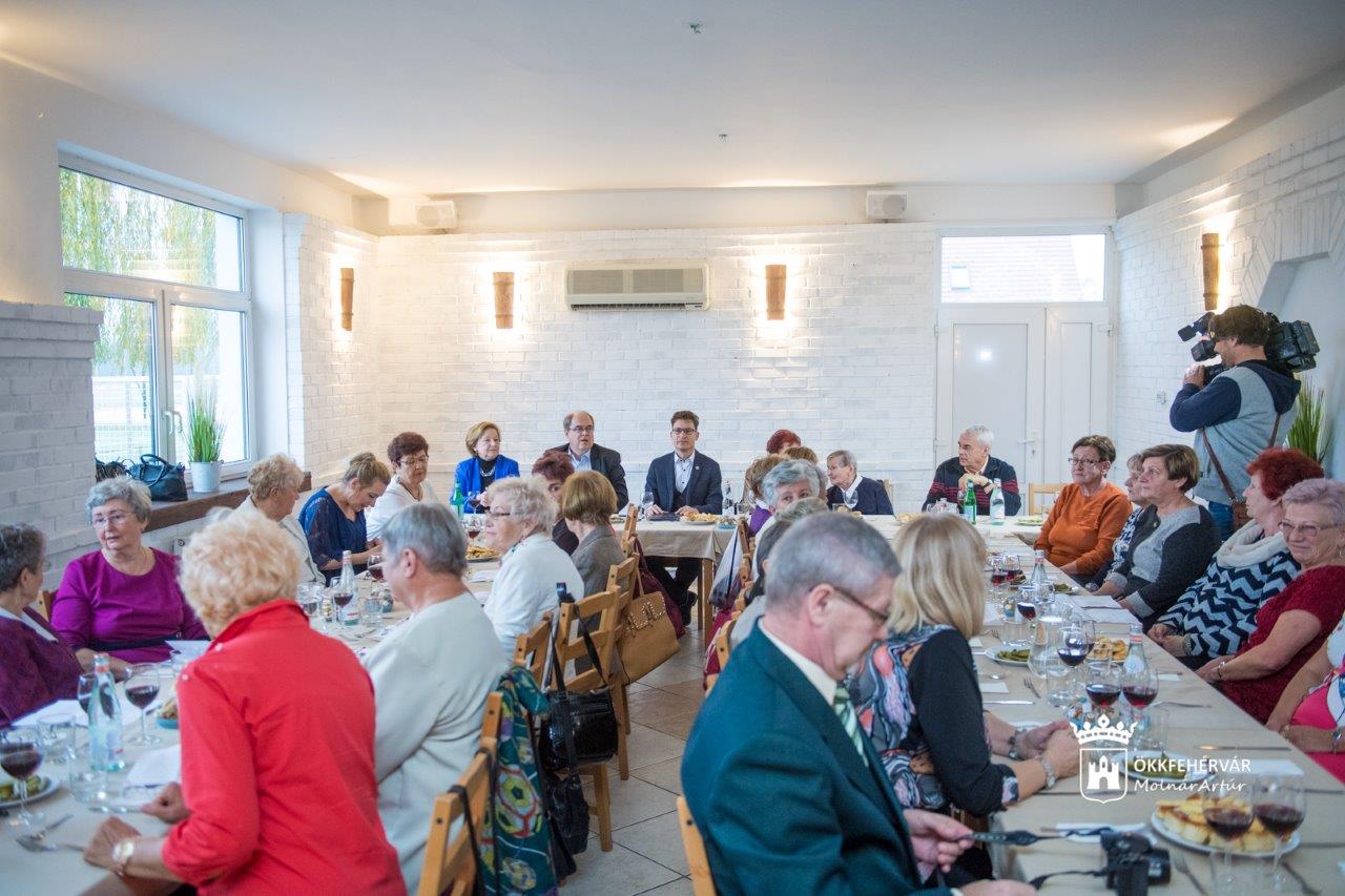 Húsz éves az Alba Regia Nyugdíjas Egyesület Belvárosi Klubja