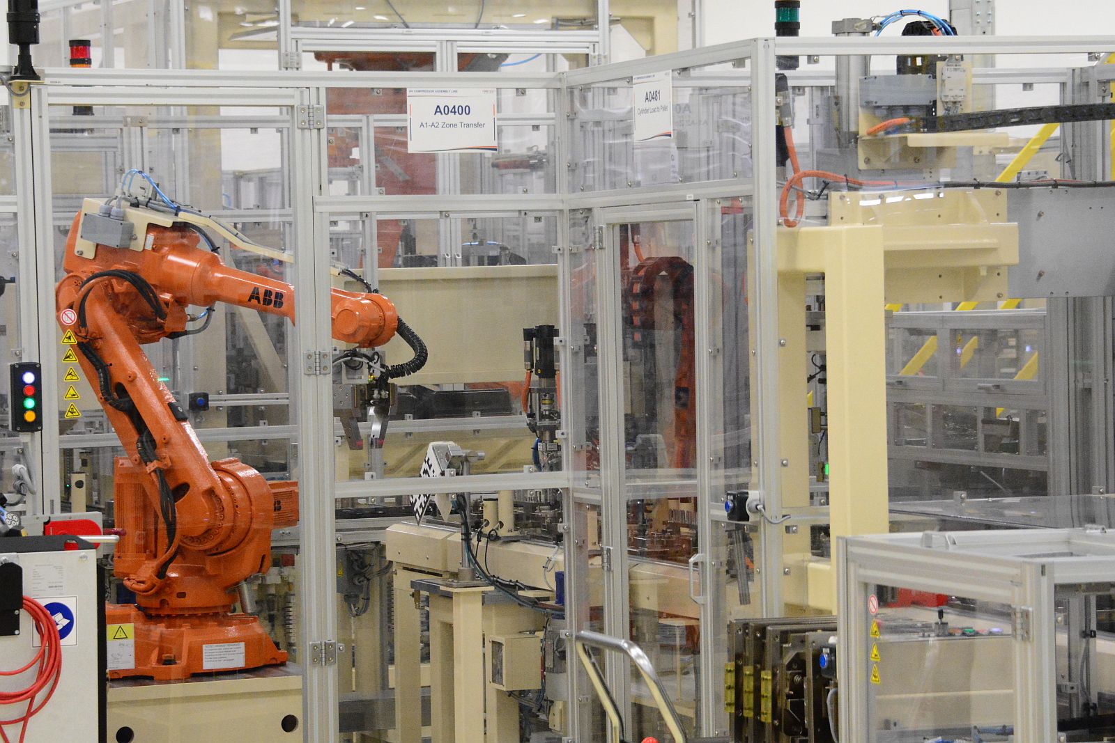 Így dolgoznak a robotok a Hanon Systems fehérvári gyárában