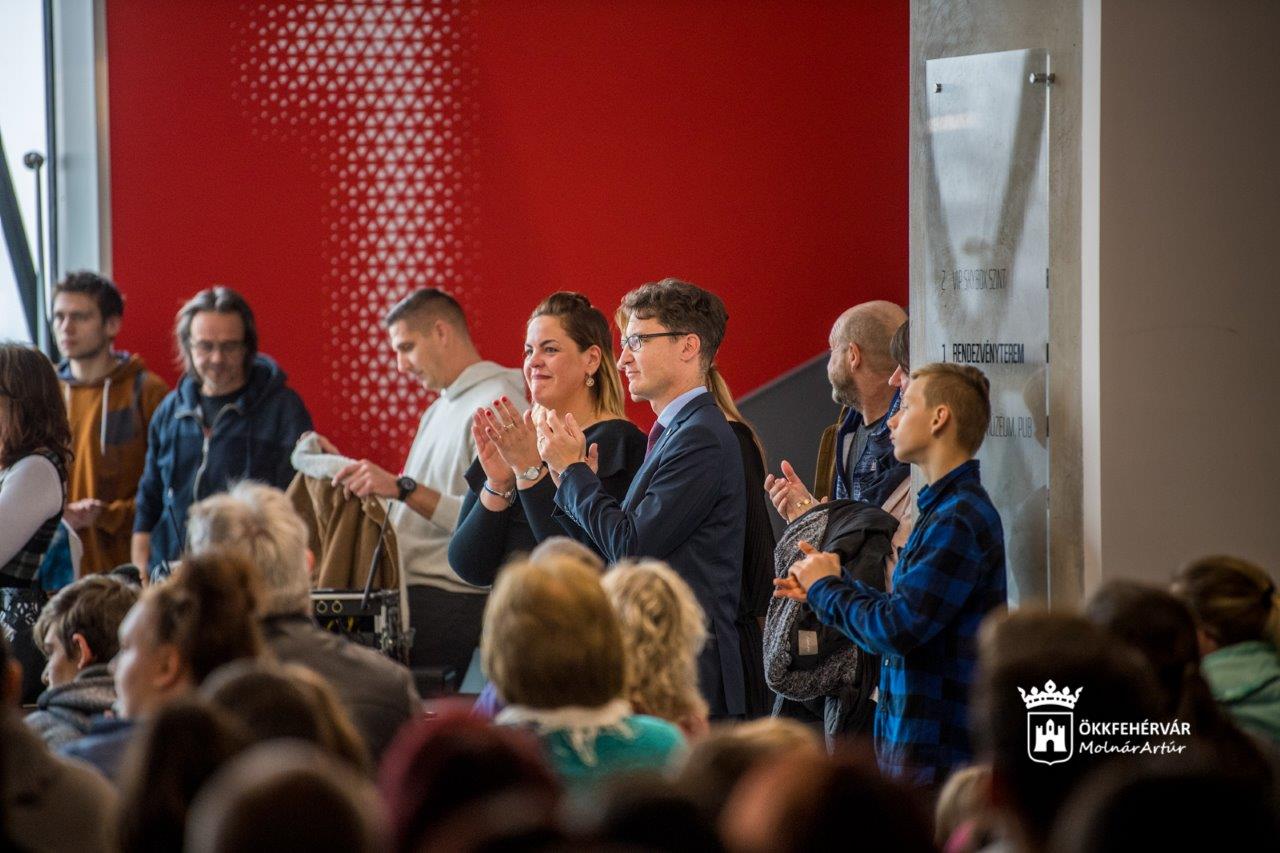 Gyermekotthonok karácsonya a MOL Aréna Sóstó Stadionban