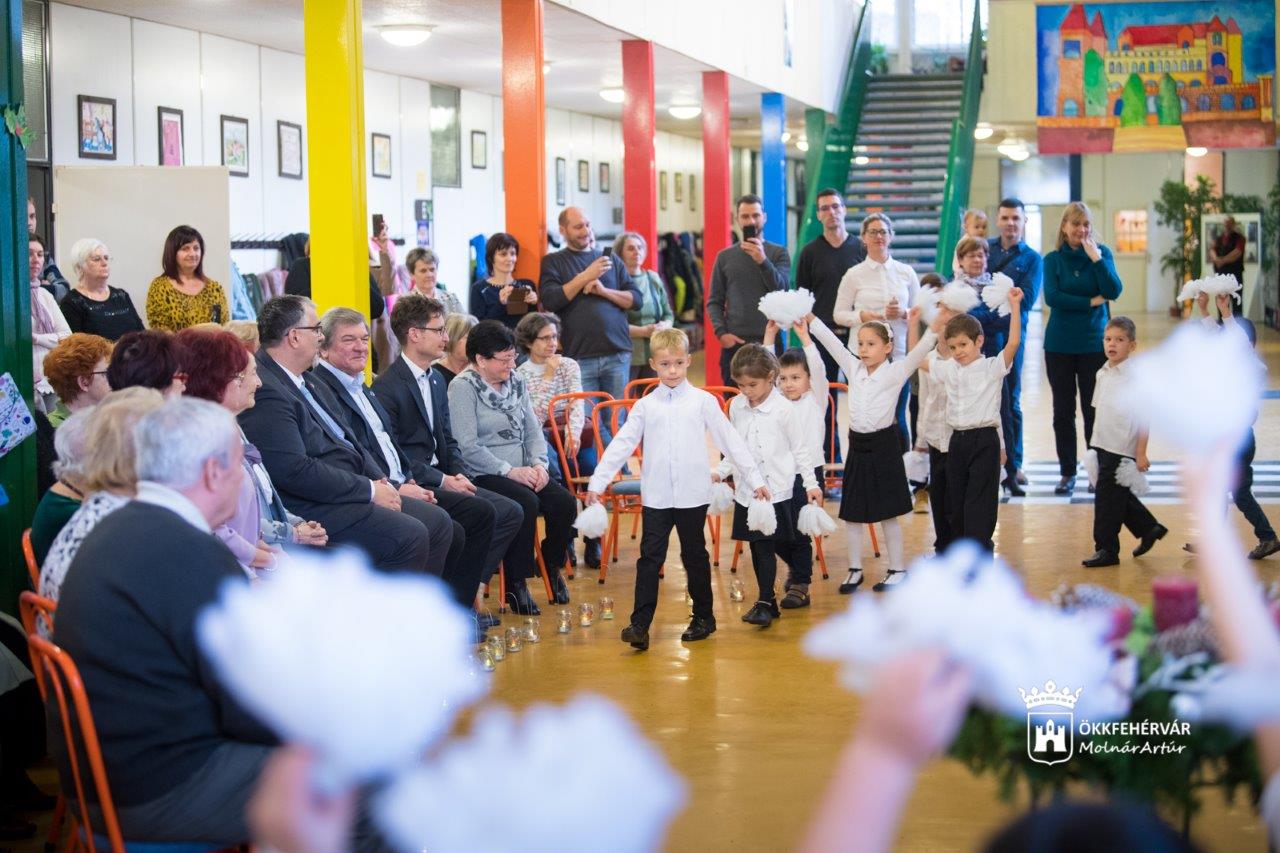 Fehérvári nyugdíjas pedagógusok karácsonyi ünnepsége