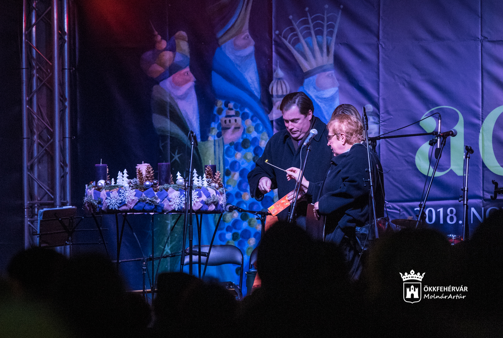 Stílusok találkozása és második gyertyagyújtás a Városház téren