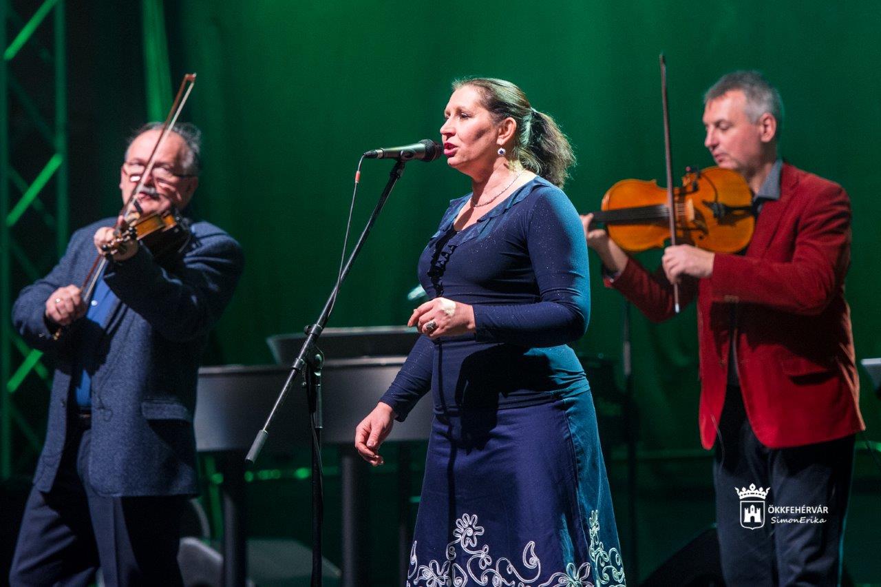 Ilyen volt Székesfehérváron a Csík zenekar adventi koncertje